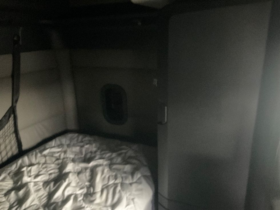 Sleeper Tractor-Heavy Duty Tractors-Freightliner-2020-T12664ST-Jackson-TN-663,684\n\t\tmiles-$ 48,250 - Image 17