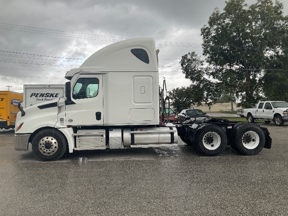 Sleeper Tractor-Heavy Duty Tractors-Freightliner-2020-T12664ST-Jackson-TN-663,684\n\t\tmiles-$ 48,250 - Image 4