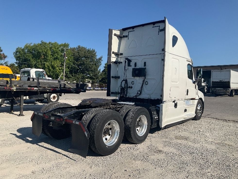 Sleeper Tractor-Heavy Duty Tractors-Freightliner-2020-T12664ST-Jackson-TN-818,910\n\t\tmiles-$ 40,750 - Image 7