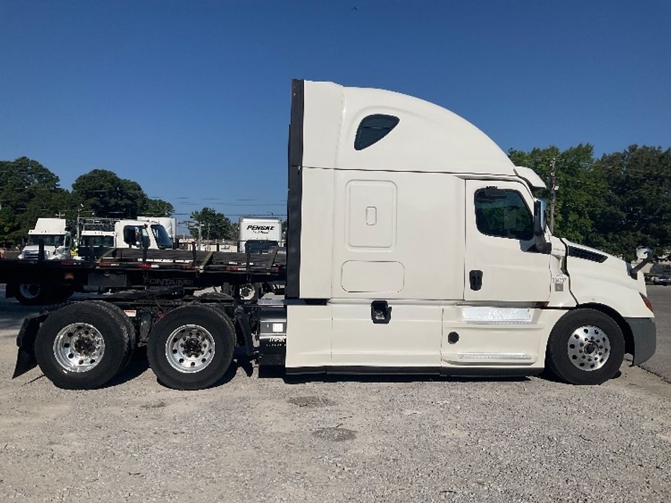 Sleeper Tractor-Heavy Duty Tractors-Freightliner-2020-T12664ST-Jackson-TN-818,910\n\t\tmiles-$ 40,750 - Image 8