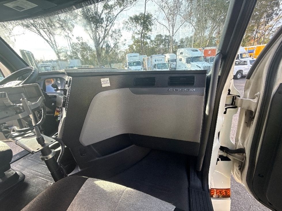 Sleeper Tractor-Heavy Duty Tractors-Freightliner-2020-T12664ST-Jacksonville-FL-307,415\n\t\tmiles-$ 74,500 - Image 14
