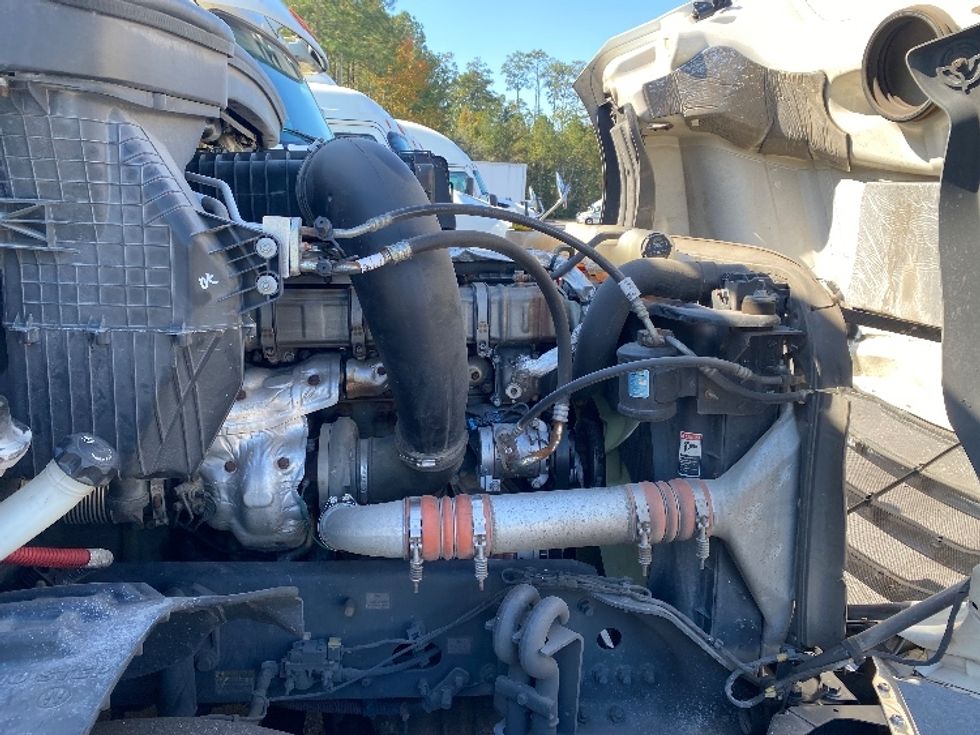 Sleeper Tractor-Heavy Duty Tractors-Freightliner-2020-T12664ST-Jacksonville-FL-307,415\n\t\tmiles-$ 74,500 - Image 19