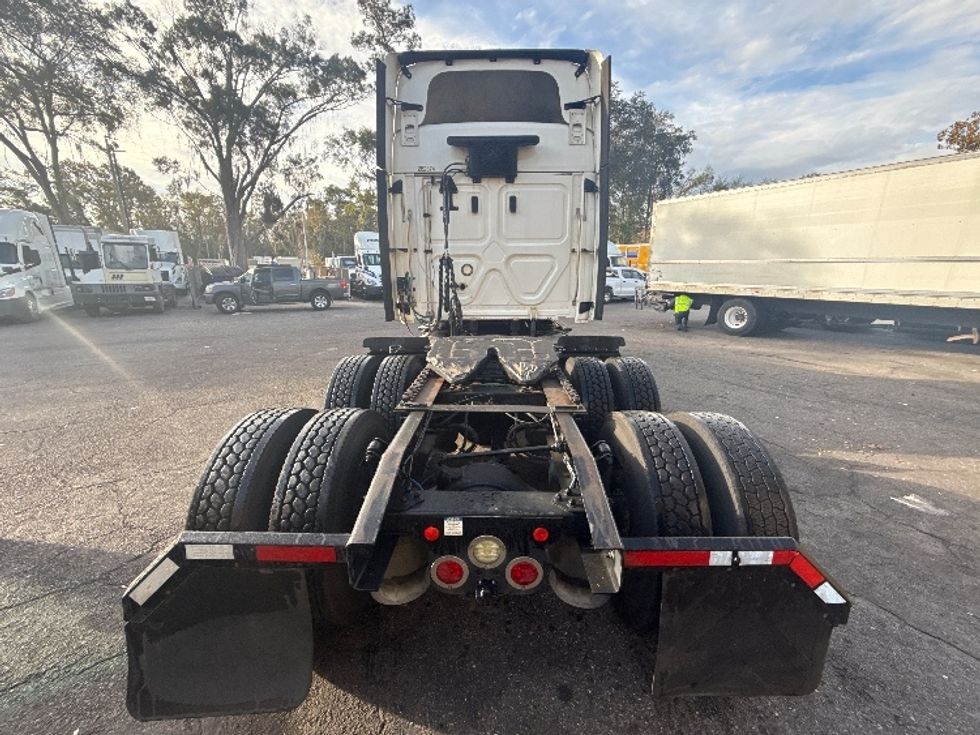 Sleeper Tractor-Heavy Duty Tractors-Freightliner-2020-T12664ST-Jacksonville-FL-307,415\n\t\tmiles-$ 74,500 - Image 6
