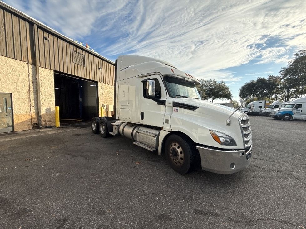 Sleeper Tractor-Heavy Duty Tractors-Freightliner-2020-T12664ST-Jacksonville-FL-469,431\n\t\tmiles-$ 63,750 - Image 1