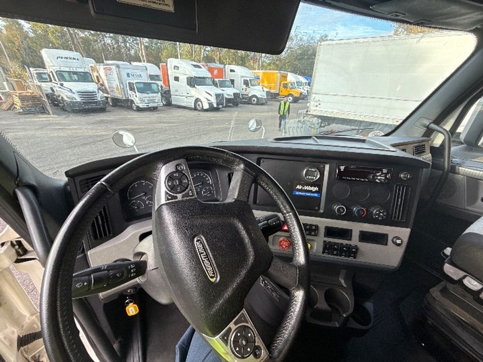 Sleeper Tractor-Heavy Duty Tractors-Freightliner-2020-T12664ST-Jacksonville-FL-469,431\n\t\tmiles-$ 63,750 - Image 10