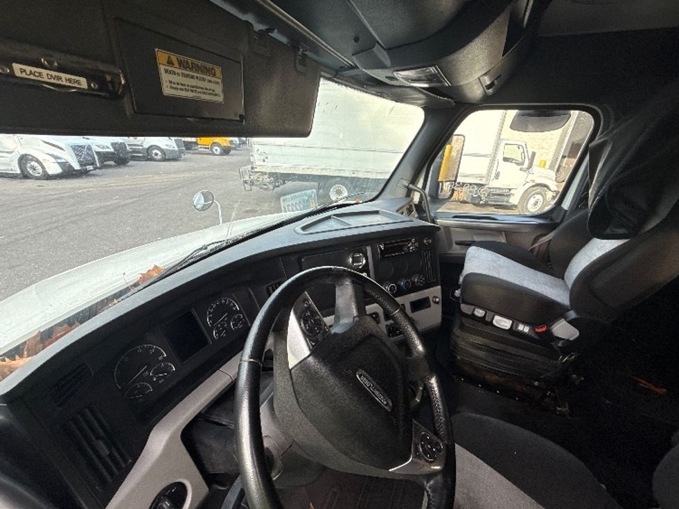 Sleeper Tractor-Heavy Duty Tractors-Freightliner-2020-T12664ST-Jacksonville-FL-469,431\n\t\tmiles-$ 63,750 - Image 11