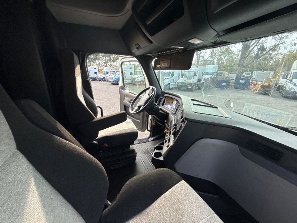 Sleeper Tractor-Heavy Duty Tractors-Freightliner-2020-T12664ST-Jacksonville-FL-469,431\n\t\tmiles-$ 63,750 - Image 15