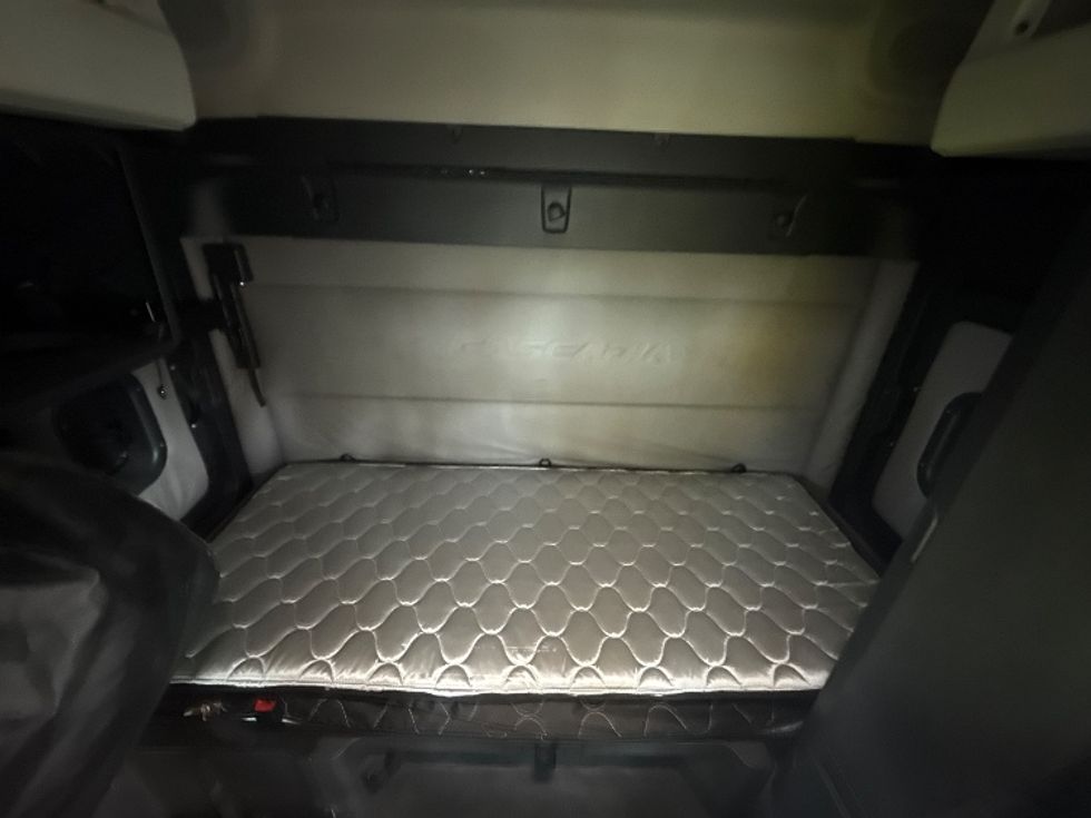 Sleeper Tractor-Heavy Duty Tractors-Freightliner-2020-T12664ST-Jacksonville-FL-469,431\n\t\tmiles-$ 63,750 - Image 16