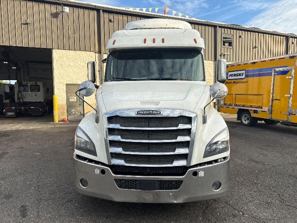 Sleeper Tractor-Heavy Duty Tractors-Freightliner-2020-T12664ST-Jacksonville-FL-469,431\n\t\tmiles-$ 63,750 - Image 2