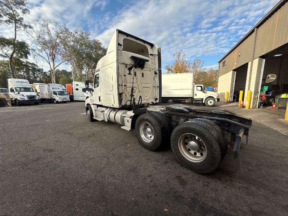 Sleeper Tractor-Heavy Duty Tractors-Freightliner-2020-T12664ST-Jacksonville-FL-469,431\n\t\tmiles-$ 63,750 - Image 5