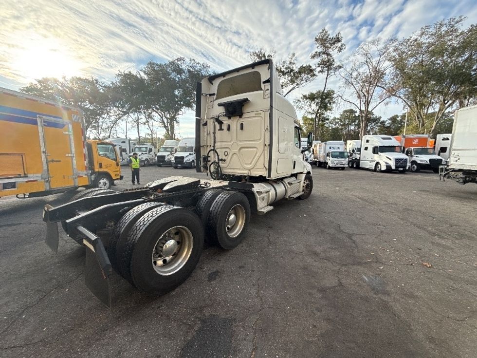 Sleeper Tractor-Heavy Duty Tractors-Freightliner-2020-T12664ST-Jacksonville-FL-469,431\n\t\tmiles-$ 63,750 - Image 7