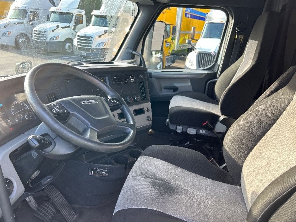 Sleeper Tractor-Heavy Duty Tractors-Freightliner-2020-T12664ST-Jacksonville-FL-499,838\n\t\tmiles-$ 59,000 - Image 10