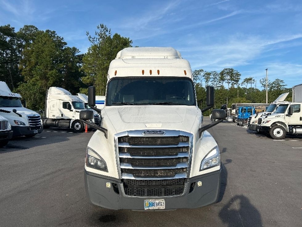 Sleeper Tractor-Heavy Duty Tractors-Freightliner-2020-T12664ST-Jacksonville-FL-499,838\n\t\tmiles-$ 59,000 - Image 2