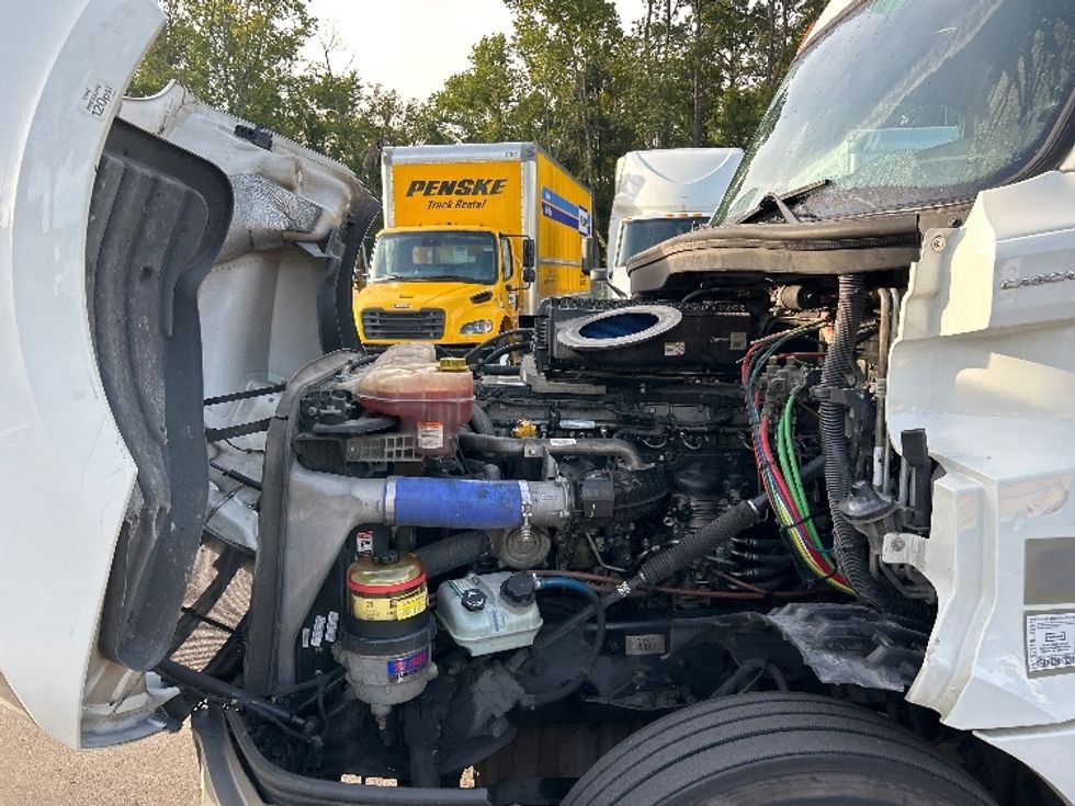 Sleeper Tractor-Heavy Duty Tractors-Freightliner-2020-T12664ST-Jacksonville-FL-499,838\n\t\tmiles-$ 59,000 - Image 21