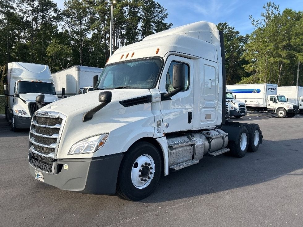 Sleeper Tractor-Heavy Duty Tractors-Freightliner-2020-T12664ST-Jacksonville-FL-499,838\n\t\tmiles-$ 59,000 - Image 3