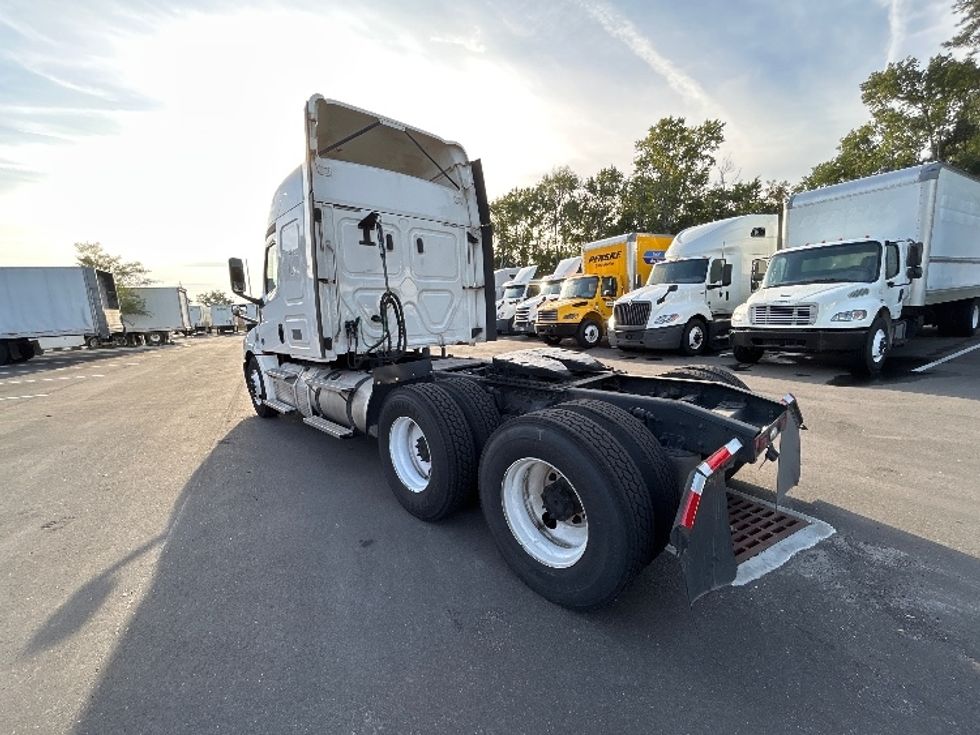 Sleeper Tractor-Heavy Duty Tractors-Freightliner-2020-T12664ST-Jacksonville-FL-499,838\n\t\tmiles-$ 59,000 - Image 5