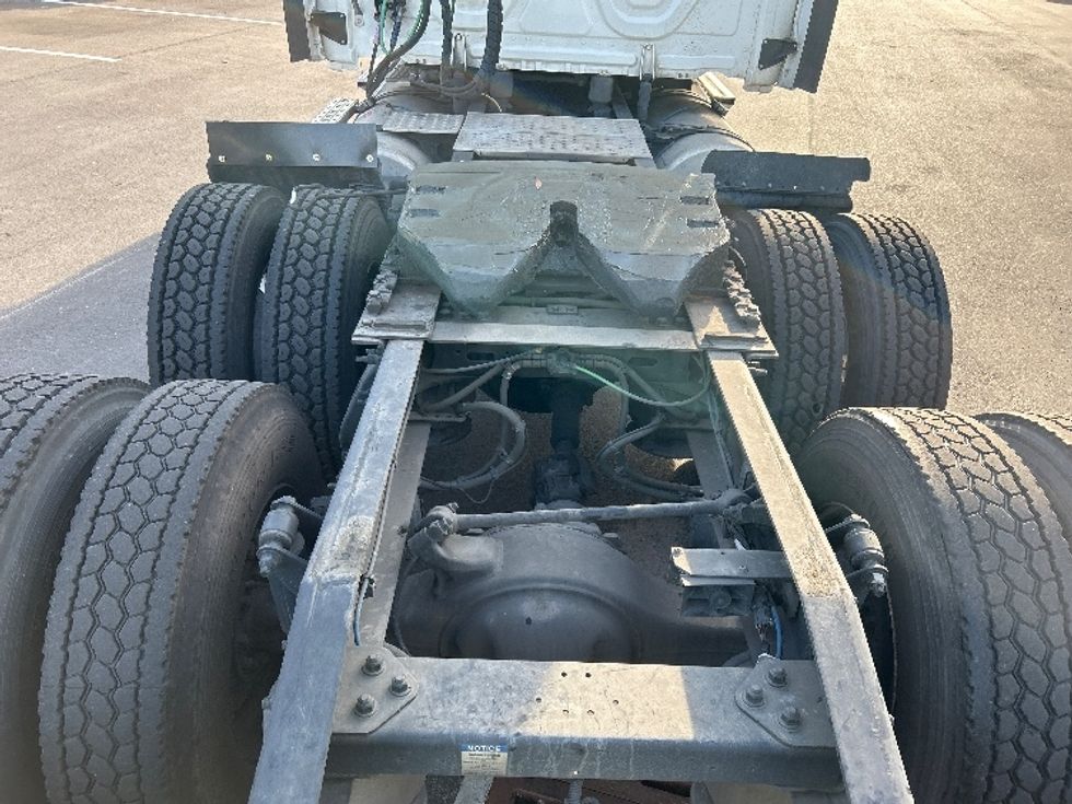 Sleeper Tractor-Heavy Duty Tractors-Freightliner-2020-T12664ST-Jacksonville-FL-499,838\n\t\tmiles-$ 59,000 - Image 6