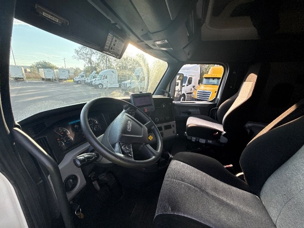 Sleeper Tractor-Heavy Duty Tractors-Freightliner-2020-T12664ST-Jacksonville-FL-521,386\n\t\tmiles-$ 54,250 - Image 10