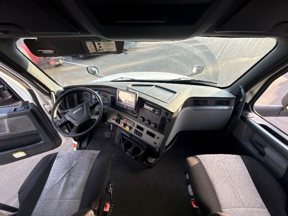 Sleeper Tractor-Heavy Duty Tractors-Freightliner-2020-T12664ST-Jacksonville-FL-521,386\n\t\tmiles-$ 54,250 - Image 12