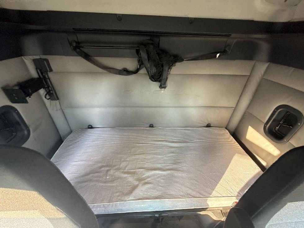 Sleeper Tractor-Heavy Duty Tractors-Freightliner-2020-T12664ST-Jacksonville-FL-521,386\n\t\tmiles-$ 54,250 - Image 16