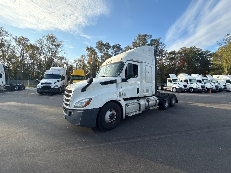 Sleeper Tractor-Heavy Duty Tractors-Freightliner-2020-T12664ST-Jacksonville-FL-521,386\n\t\tmiles-$ 54,250 - Image 3
