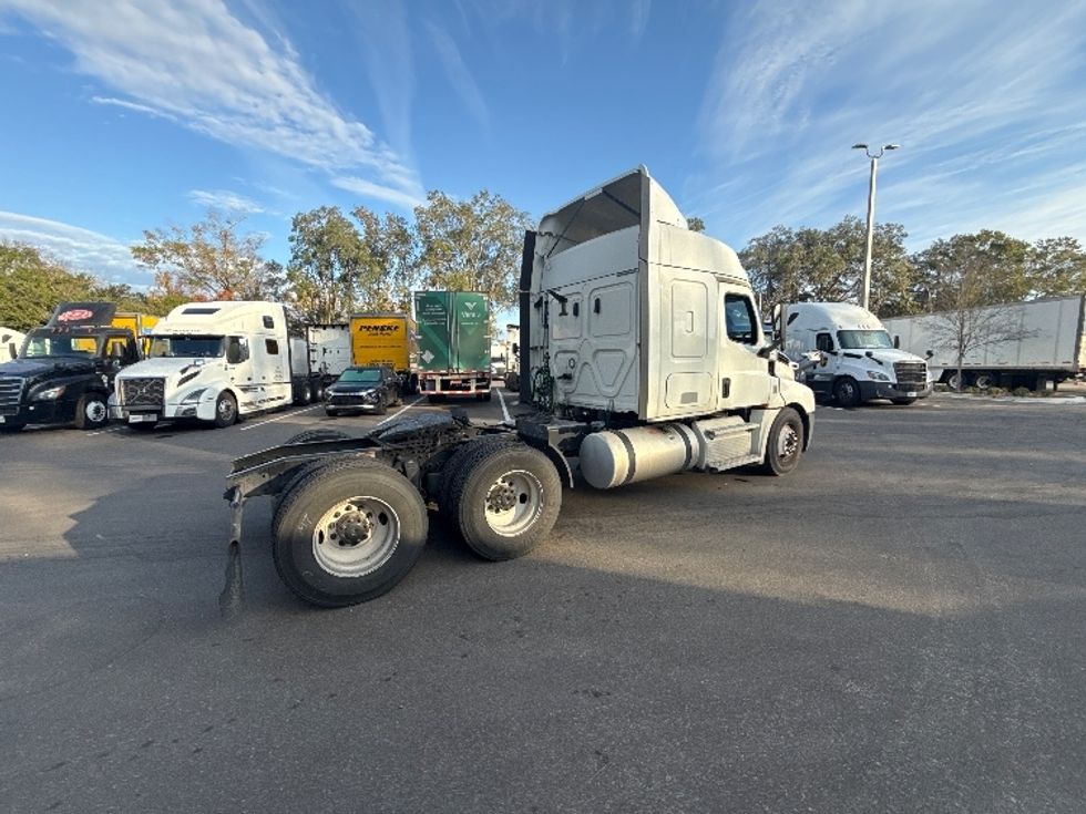 Sleeper Tractor-Heavy Duty Tractors-Freightliner-2020-T12664ST-Jacksonville-FL-521,386\n\t\tmiles-$ 54,250 - Image 7