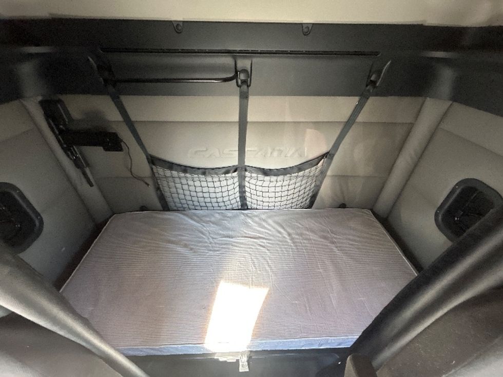 Sleeper Tractor-Heavy Duty Tractors-Freightliner-2020-T12664ST-Jacksonville-FL-544,087\n\t\tmiles-$ 54,000 - Image 17