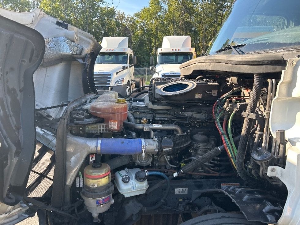 Sleeper Tractor-Heavy Duty Tractors-Freightliner-2020-T12664ST-Jacksonville-FL-544,087\n\t\tmiles-$ 54,000 - Image 21