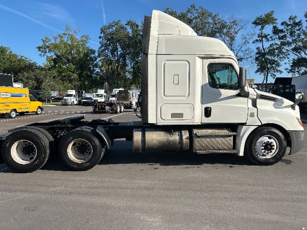 Sleeper Tractor-Heavy Duty Tractors-Freightliner-2020-T12664ST-Jacksonville-FL-544,087\n\t\tmiles-$ 54,000 - Image 8