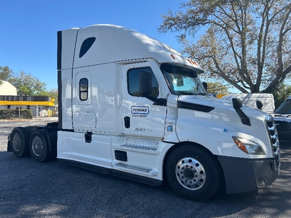 Sleeper Tractor-Heavy Duty Tractors-Freightliner-2020-T12664ST-Jacksonville-FL-582,681\n\t\tmiles-$ 58,000 - Image 1