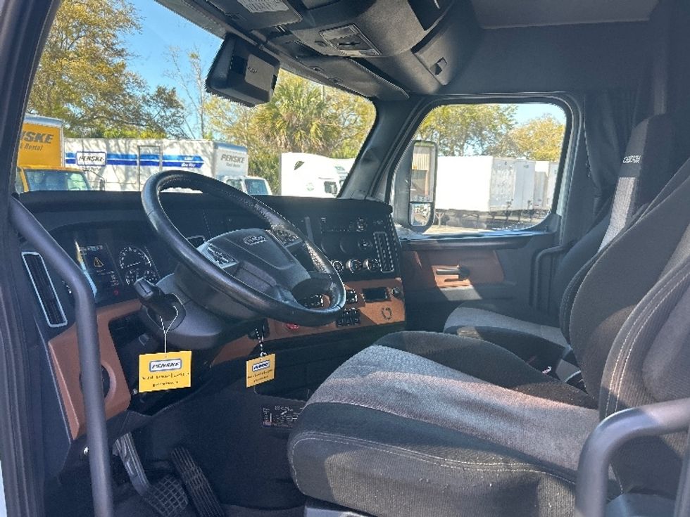 Sleeper Tractor-Heavy Duty Tractors-Freightliner-2020-T12664ST-Jacksonville-FL-582,681\n\t\tmiles-$ 58,000 - Image 10