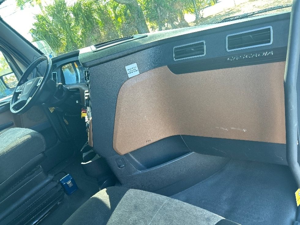 Sleeper Tractor-Heavy Duty Tractors-Freightliner-2020-T12664ST-Jacksonville-FL-582,681\n\t\tmiles-$ 58,000 - Image 15