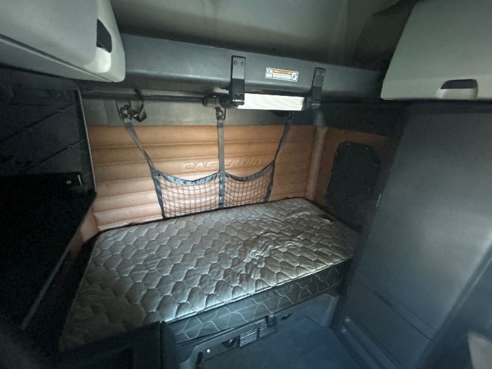 Sleeper Tractor-Heavy Duty Tractors-Freightliner-2020-T12664ST-Jacksonville-FL-582,681\n\t\tmiles-$ 58,000 - Image 17