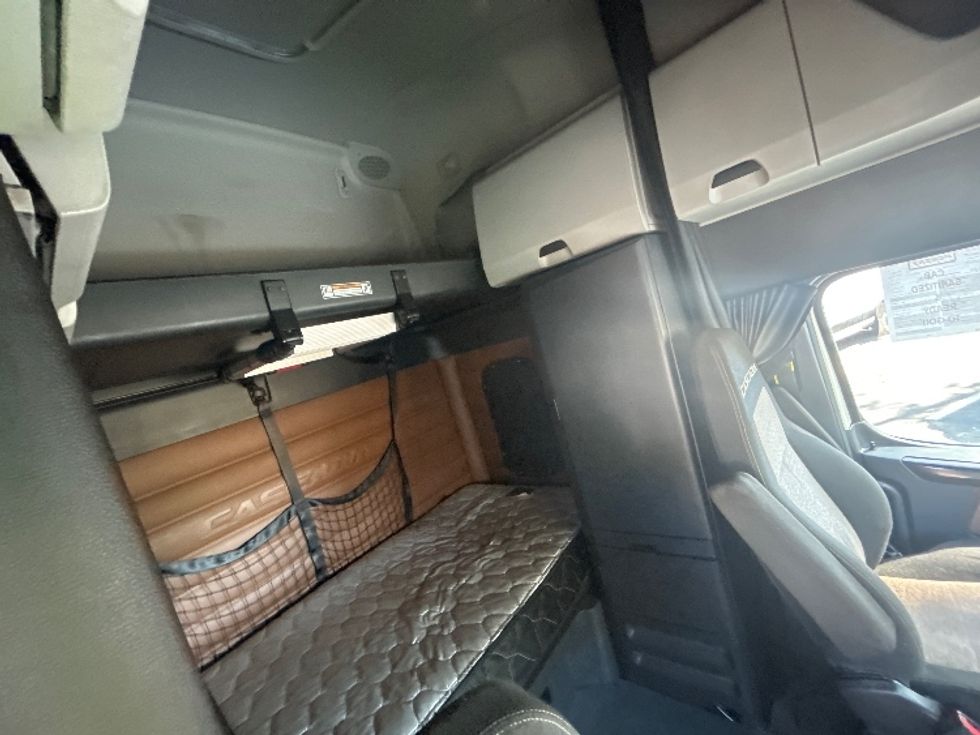 Sleeper Tractor-Heavy Duty Tractors-Freightliner-2020-T12664ST-Jacksonville-FL-582,681\n\t\tmiles-$ 58,000 - Image 18