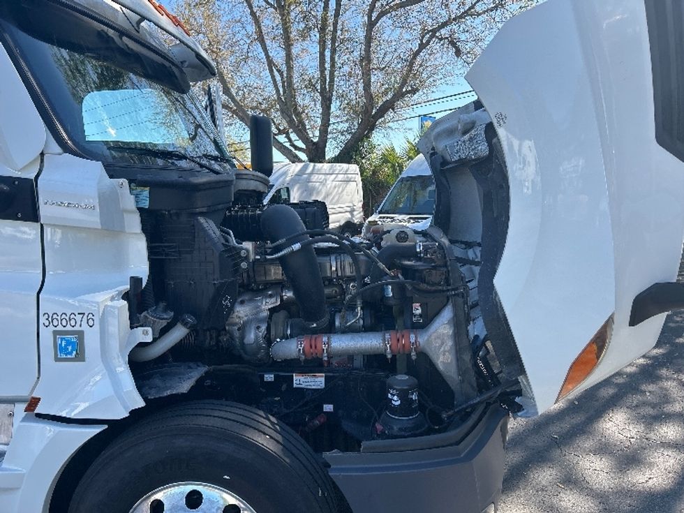 Sleeper Tractor-Heavy Duty Tractors-Freightliner-2020-T12664ST-Jacksonville-FL-582,681\n\t\tmiles-$ 58,000 - Image 20