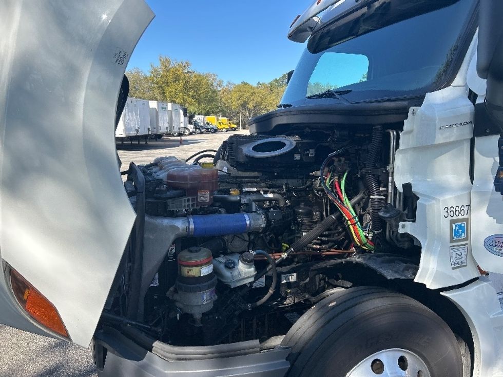 Sleeper Tractor-Heavy Duty Tractors-Freightliner-2020-T12664ST-Jacksonville-FL-582,681\n\t\tmiles-$ 58,000 - Image 21