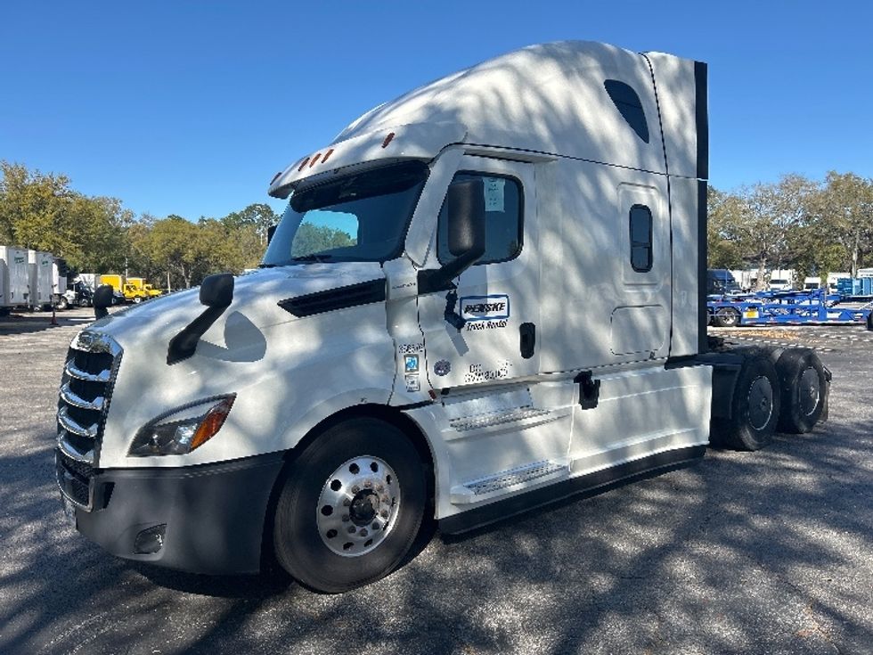 Sleeper Tractor-Heavy Duty Tractors-Freightliner-2020-T12664ST-Jacksonville-FL-582,681\n\t\tmiles-$ 58,000 - Image 3