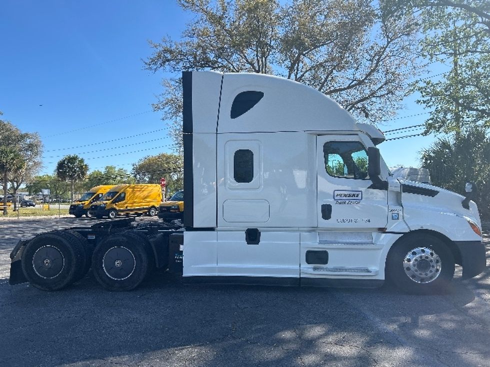 Sleeper Tractor-Heavy Duty Tractors-Freightliner-2020-T12664ST-Jacksonville-FL-582,681\n\t\tmiles-$ 58,000 - Image 8