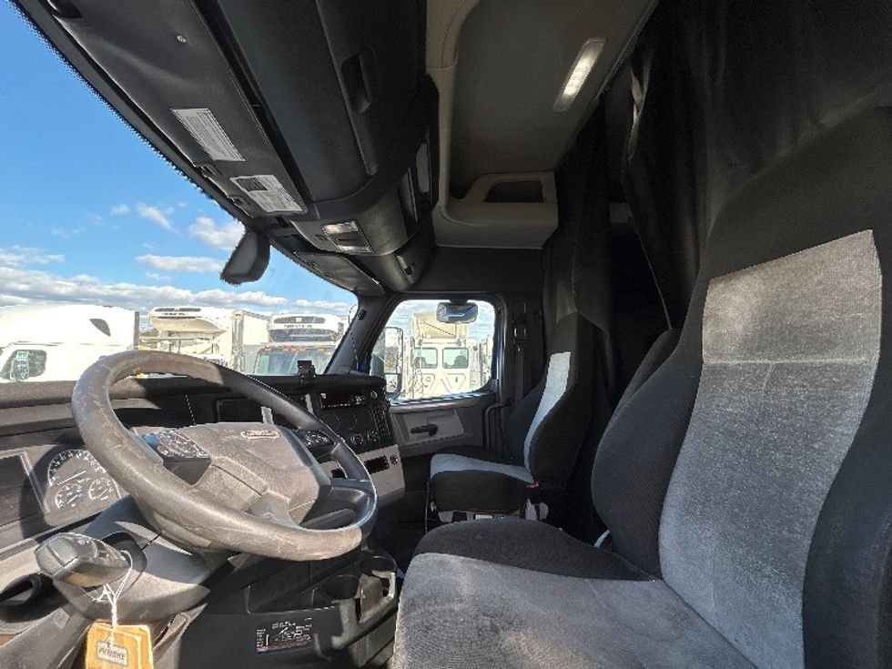 Sleeper Tractor-Heavy Duty Tractors-Freightliner-2020-T12664ST-Jessup-MD-602,783\n\t\tmiles-$ 49,500 - Image 10