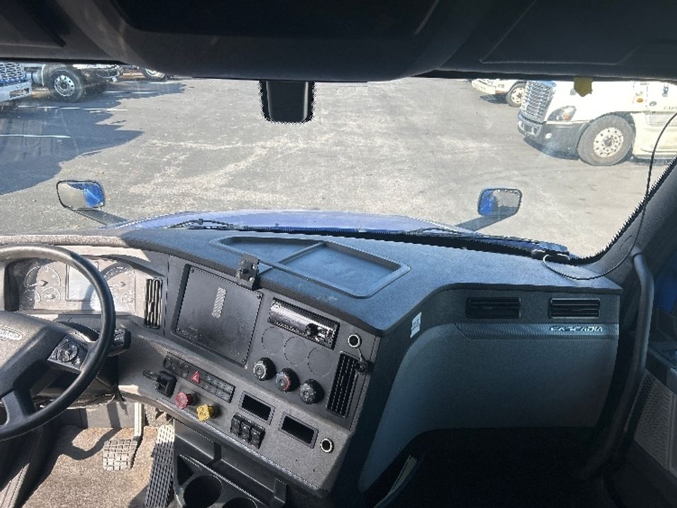 Sleeper Tractor-Heavy Duty Tractors-Freightliner-2020-T12664ST-Jessup-MD-602,783\n\t\tmiles-$ 49,500 - Image 12