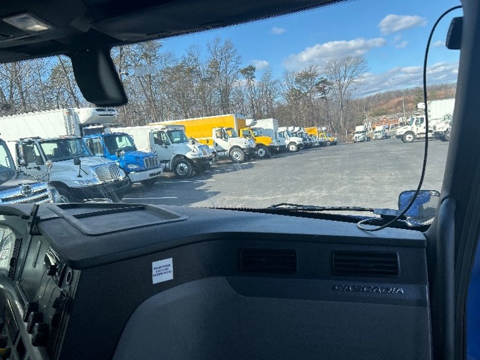 Sleeper Tractor-Heavy Duty Tractors-Freightliner-2020-T12664ST-Jessup-MD-602,783\n\t\tmiles-$ 49,500 - Image 14