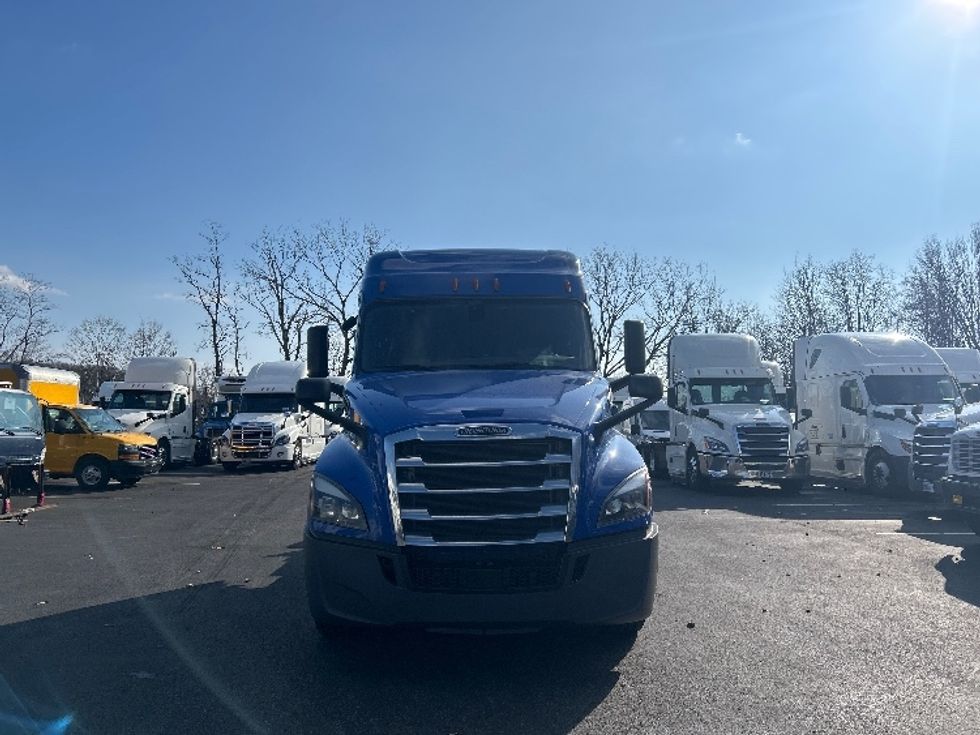 Sleeper Tractor-Heavy Duty Tractors-Freightliner-2020-T12664ST-Jessup-MD-602,783\n\t\tmiles-$ 49,500 - Image 2