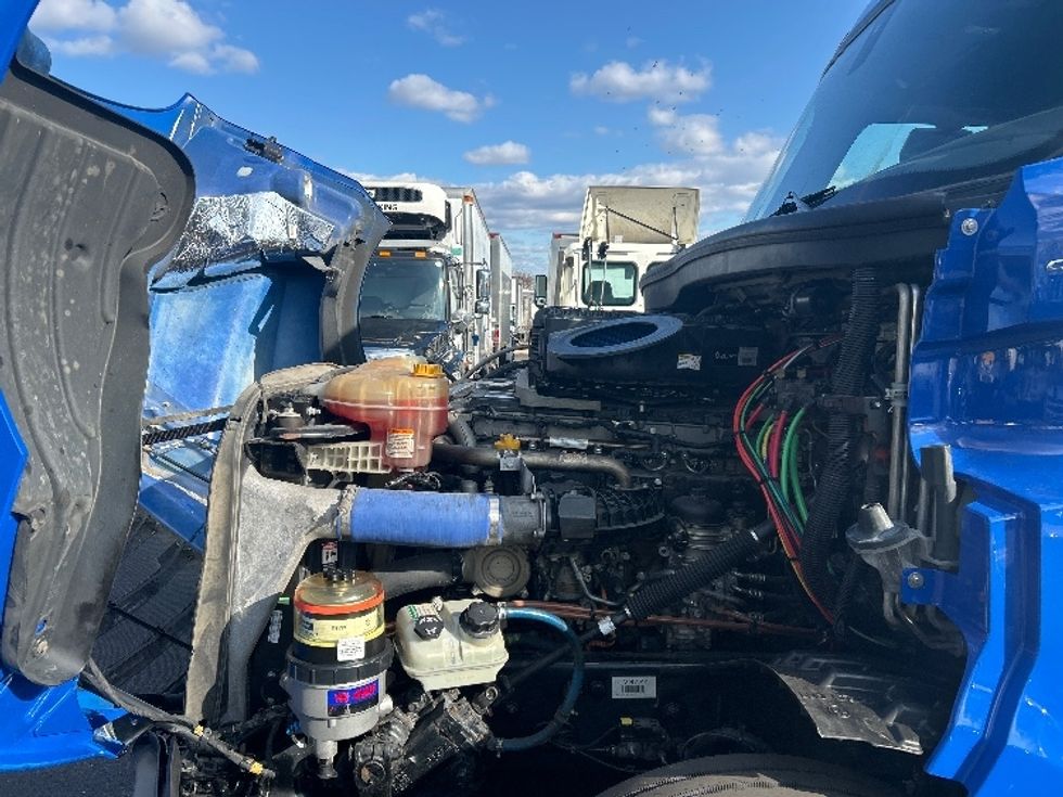 Sleeper Tractor-Heavy Duty Tractors-Freightliner-2020-T12664ST-Jessup-MD-602,783\n\t\tmiles-$ 49,500 - Image 21