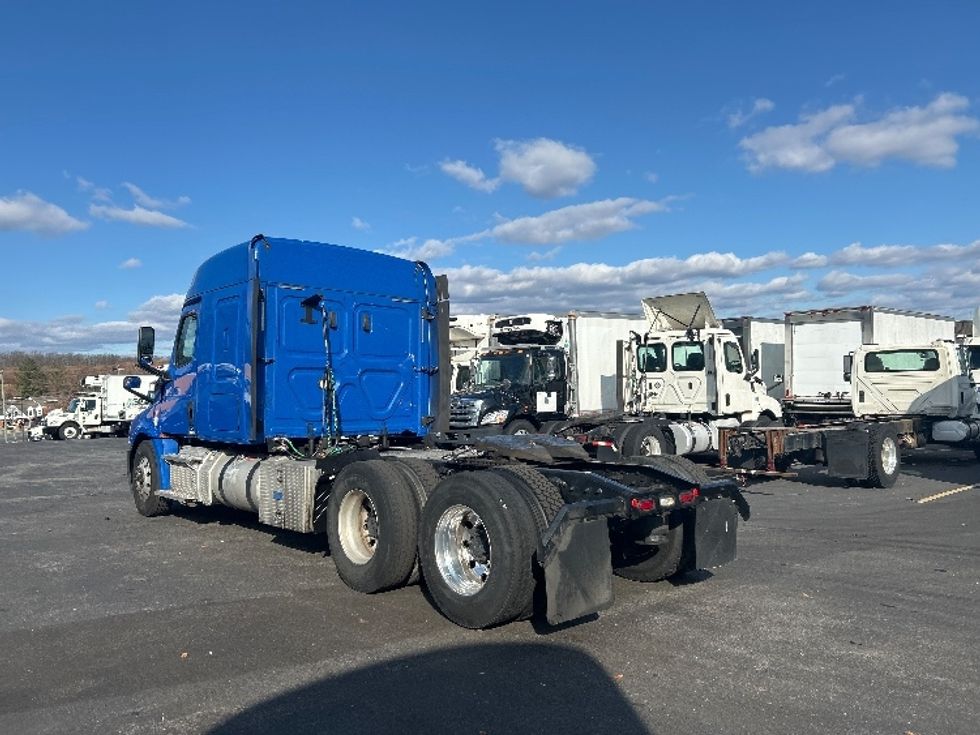 Sleeper Tractor-Heavy Duty Tractors-Freightliner-2020-T12664ST-Jessup-MD-602,783\n\t\tmiles-$ 49,500 - Image 5