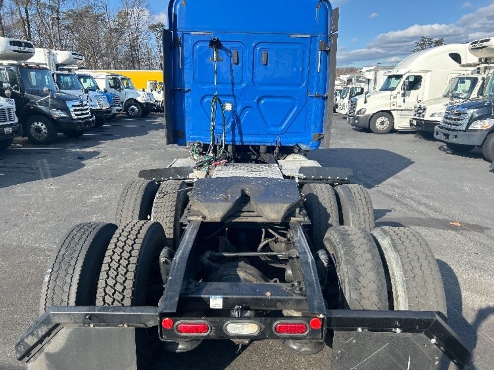 Sleeper Tractor-Heavy Duty Tractors-Freightliner-2020-T12664ST-Jessup-MD-602,783\n\t\tmiles-$ 49,500 - Image 6