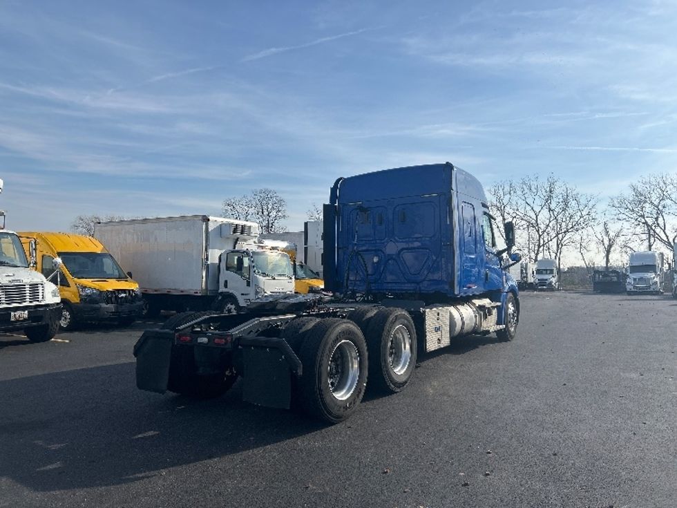 Sleeper Tractor-Heavy Duty Tractors-Freightliner-2020-T12664ST-Jessup-MD-602,783\n\t\tmiles-$ 49,500 - Image 7