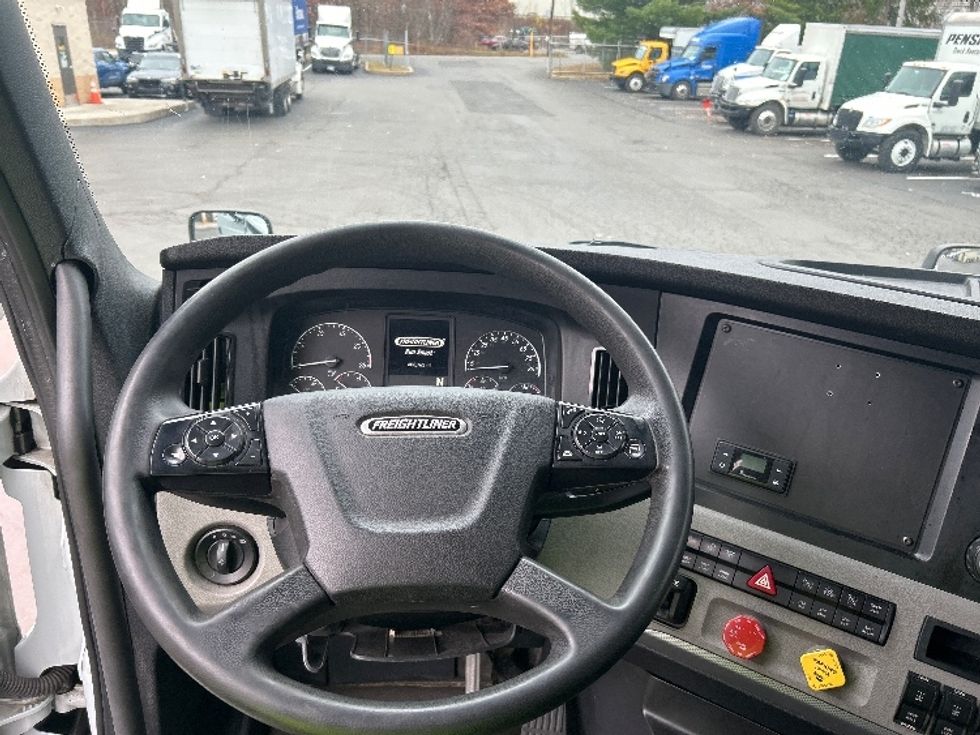 Sleeper Tractor-Heavy Duty Tractors-Freightliner-2020-T12664ST-Jessup-PA-603,152\n\t\tmiles-$ 52,250 - Image 11