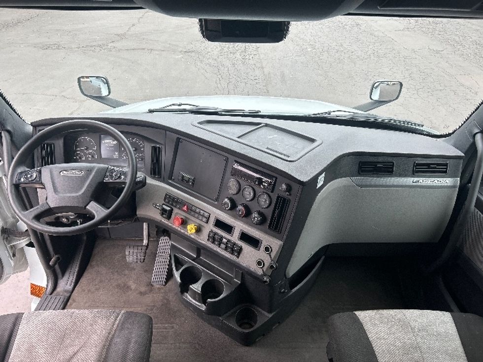 Sleeper Tractor-Heavy Duty Tractors-Freightliner-2020-T12664ST-Jessup-PA-603,152\n\t\tmiles-$ 52,250 - Image 12