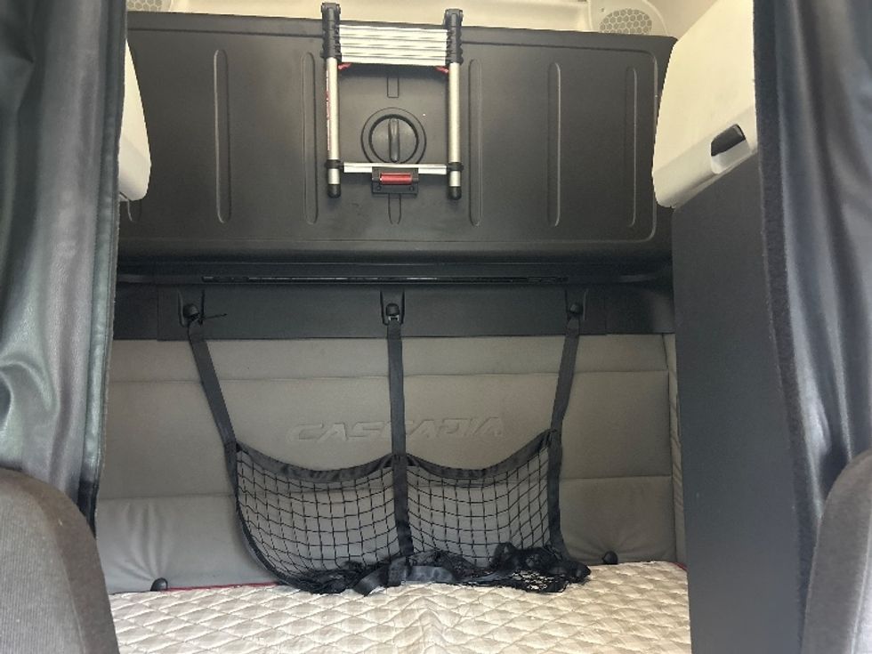 Sleeper Tractor-Heavy Duty Tractors-Freightliner-2020-T12664ST-Jessup-PA-603,152\n\t\tmiles-$ 52,250 - Image 16