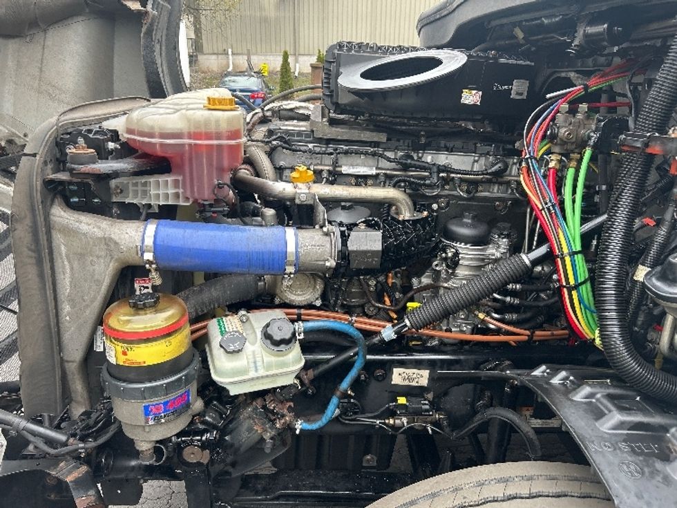 Sleeper Tractor-Heavy Duty Tractors-Freightliner-2020-T12664ST-Jessup-PA-603,152\n\t\tmiles-$ 52,250 - Image 20